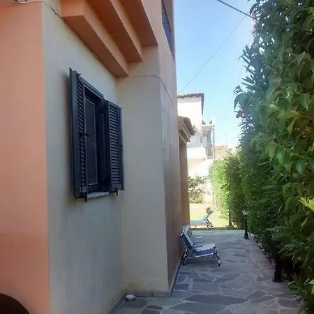 Wonderfull 2 Storey House Near The Beach