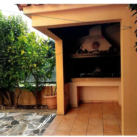 Wonderfull 2 Storey House Near The Beach