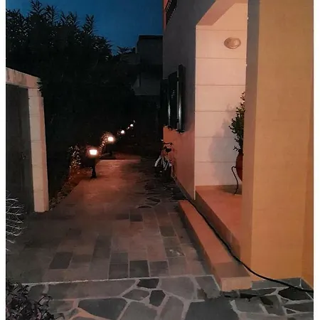 Wonderfull 2 Storey House Near The Beach *